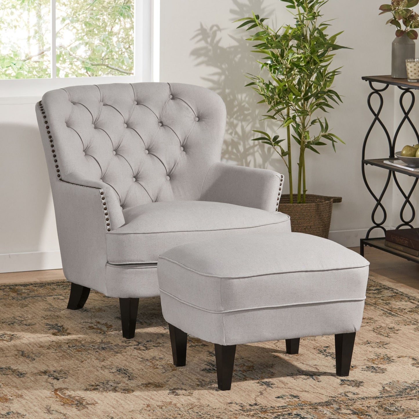 Sillón club moderno de tela gris claro y conjunto de otomana, elegante sillón acolchado para salas de estar