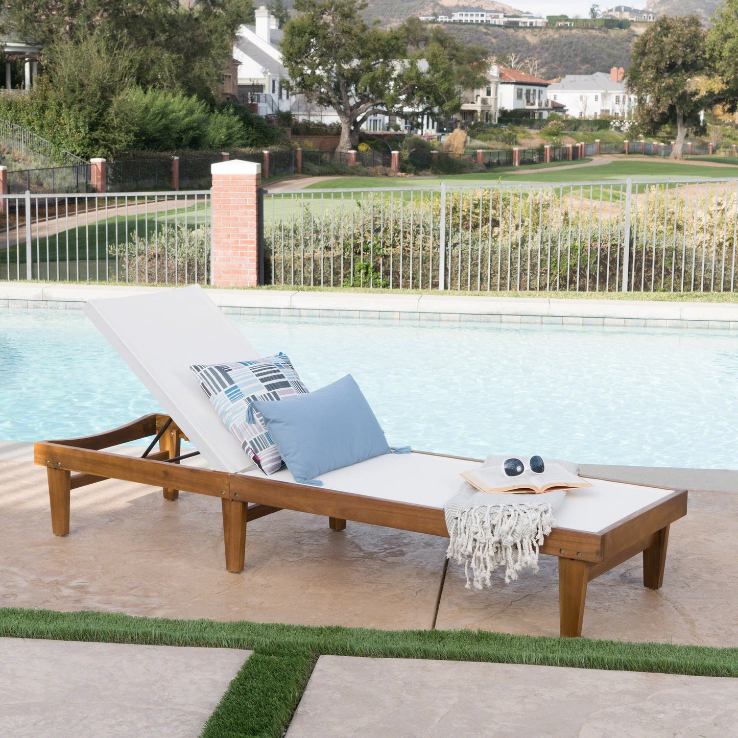 Summerland Chaise Lounge in White Mesh, Comfortable and Stylish for Indoor and Outdoor Use