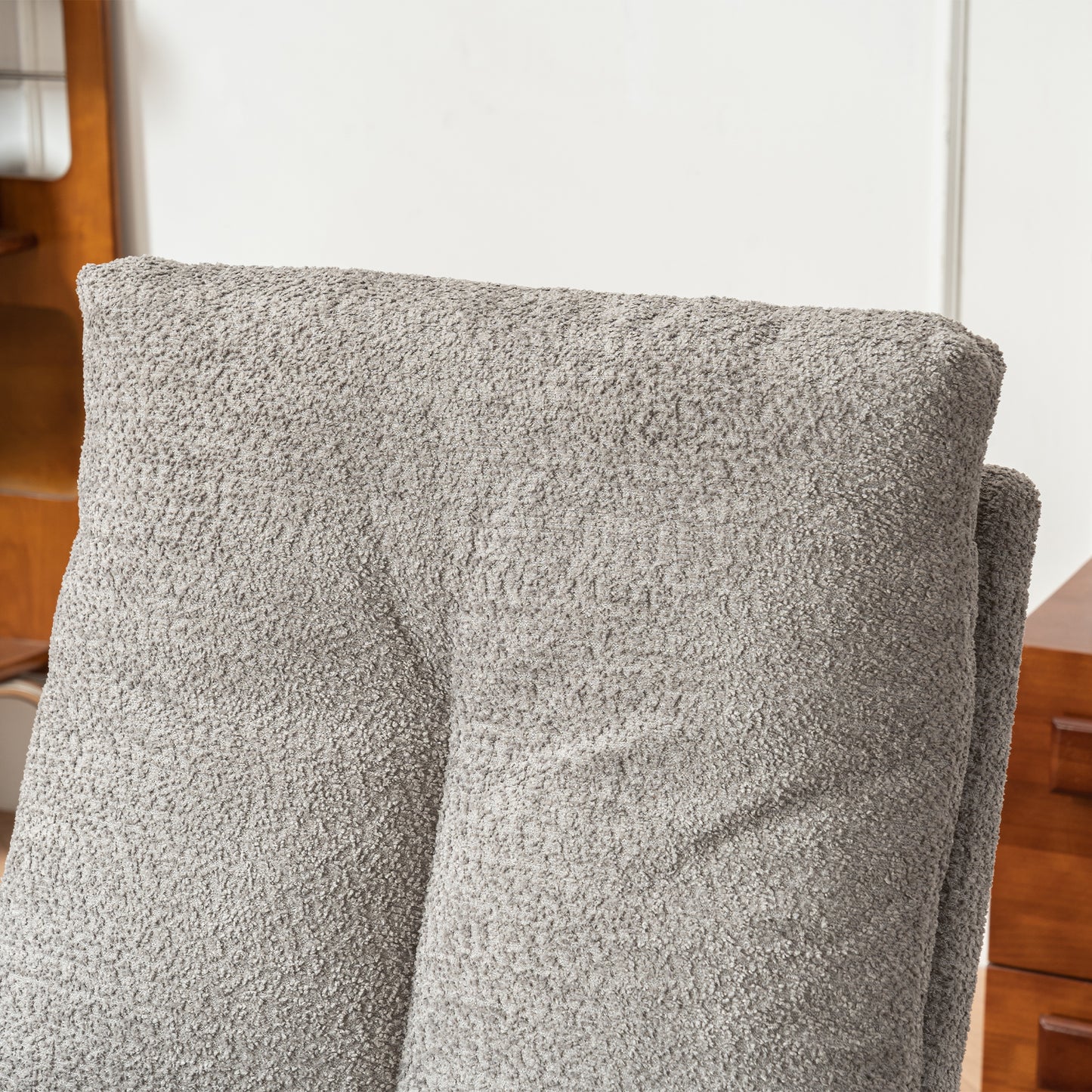 Sillón mecedor con reposapiés, diseño de respaldo alto y patas de madera de caucho para dormitorios y espacios de estar