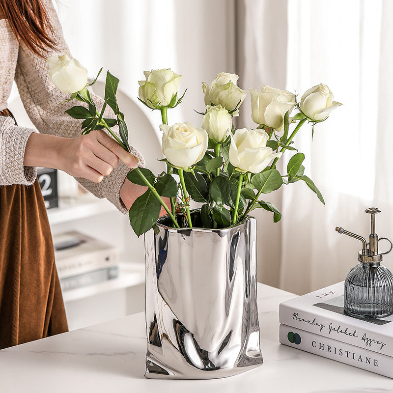 Jarrón de cerámica plisada galvanizada de diseño minimalista para el cultivo hidropónico de flores frescas y flores secas.