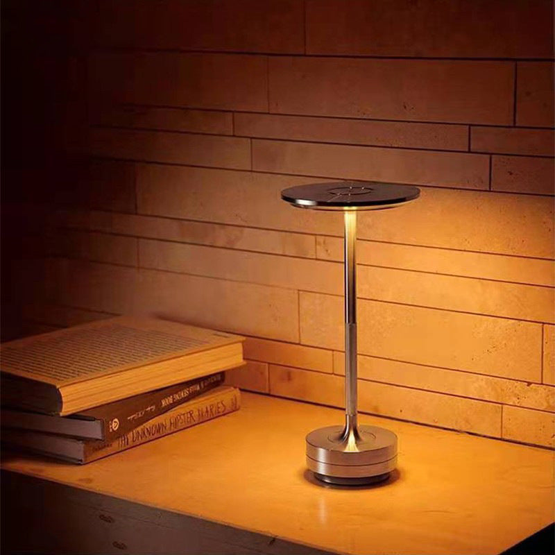 Lámpara de escritorio de metal japonesa recargable con barra de protección para los ojos, lámpara de mano, luz de noche para dormitorio, ambiente decorativo retro