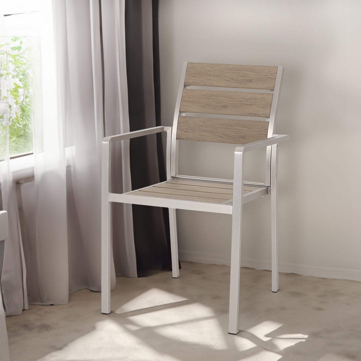 Silla de comedor moderna de aluminio para exteriores con asiento de madera sintética, juego de 2 en color natural y plateado