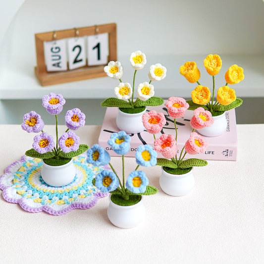 Handmade crocheted small flower potted plants, finished home furnishings, decoration simulation, flower wool knitting, sunflower weaving bouquet