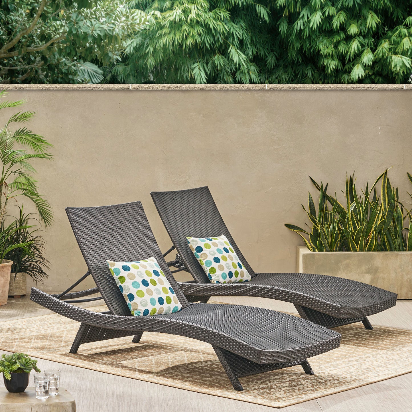 Salem PE Wicker Chaise Lounge, Perfect for Outdoor Relaxation and Lounging