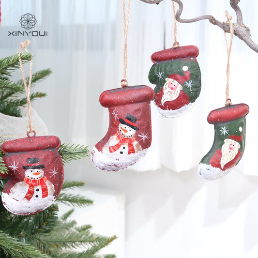 3D Metal Painted Ornament Set – Gloves and Socks Theme