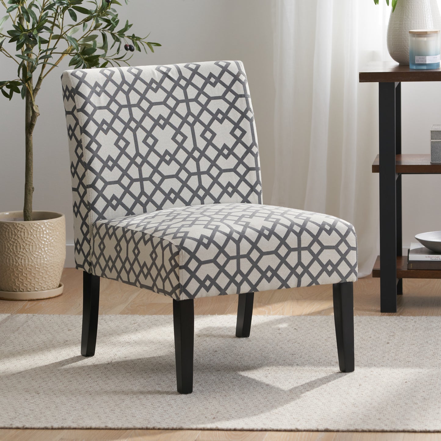 ACCENT CHAIR