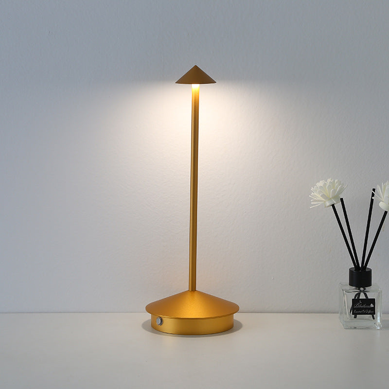 Modern and Simple Metal Luxury Table Lamp, Living Room, Bedroom, Bedside Study, Creative and Warm LED Dimming