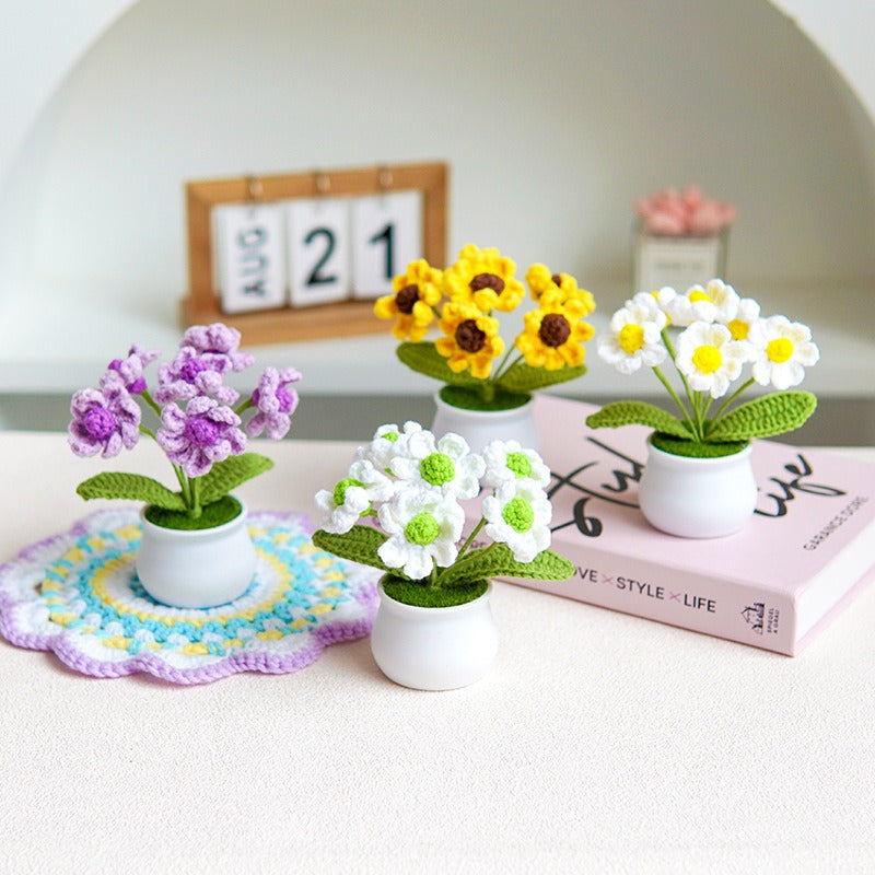 Handmade crocheted small flower potted plants, finished home furnishings, decoration simulation, flower wool knitting, sunflower weaving bouquet