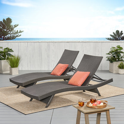 Salem PE Wicker Chaise Lounge, Perfect for Outdoor Relaxation and Lounging